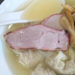 らーめん 又右衛門 - 縁の赤い昔ながらの焼豚