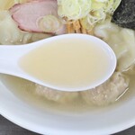 らーめん 又右衛門 - 煮干しや鰹節の風味際立ち、口当たり微かに甘めの絶品スープ(⁠｡⁠•̀⁠ᴗ⁠-⁠)⁠✧