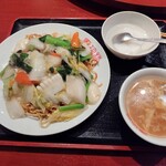慶珍楼 - 海鮮焼きそば¥880
