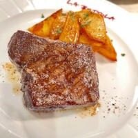 国産　牛イチボのステーキと自家製フライドポテト(+¥770)