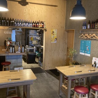 活気のある明るい店内は幅広いシーンに対応可能◎テラス席有り
