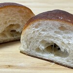 トリュフベーカリー 広尾店 - 白トリュフの塩パン