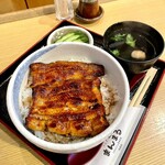 まんまる - うな丼　吸い物、漬物付き