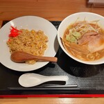 集合場所Three Peace - ラーメン（醤油豚骨）＋チャーハン（普通サイズ）