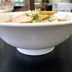 中華そば志のぶ支店 - 2玉はどんぶり容器です