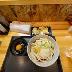 手打ち讃岐うどん 洸香 - 「とり天ぶっかけ（冷）」＋「生卵」