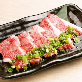 We are proud of our carefully hand-prepared meat, including high quality meat such as Kuroge Wagyu beef.