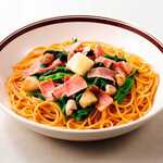 Japanese-style spaghetti with bacon and spinach