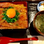 Suteki Juu Semmon Tena Sayake Noushi - 和牛上焼肉重 1800円、ご飯大盛り無料になります