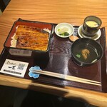 히츠마부시 이치요우 - 장어 덮밥 4,780엔
                      간장국 150엔