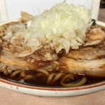 梅乃家 - ラーメン　　　　950円
            ヤクミ（玉ねぎ）　100円