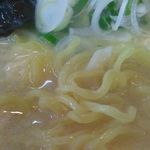 南郊園 - ワンタンメン、麺アップ