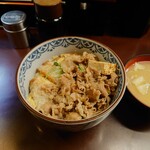 たつ屋 - かつ牛どん。