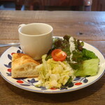 Kunioka Shouten - サラダ、パン、スープ