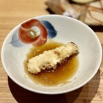 日本橋 蕎ノ字 - 根本（10分揚げ）ゆっくり、じっくり揚げた根本部分は天つゆで。こうしていただくと、別物のような食感が味わえ、なんとも贅沢です。
