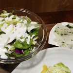 キッチン ブルー グローブ - サラダ、お新香のアップ