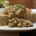 キッチン ブルー グローブ - 横から、豚挽肉とチーズのテリーヌは分厚いです！