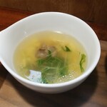 キッチン ブルー グローブ - 茸と玉子スープのアップ