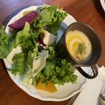 GARDEN HOUSE KAMAKURA - デリプレートについてたサラダと安納芋のスープ