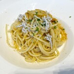 ACCORD HERBE - SPRING LUNCH 2500円
             《メイン》
             A：しらすとからすみのパスタ