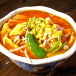 麺や和 - 冬期限定「チリトマトラーメン　950円」自家製のトマトソースをベースにピリ辛がクセになる野菜たっぷりのラーメン。