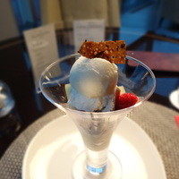 Lounge & Dining G - ベルギー産ダークチョコレートブラウニー　バニラカスタード