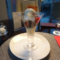 Lounge & Dining G - ベルギー産ダークチョコレートブラウニー　バニラカスタード