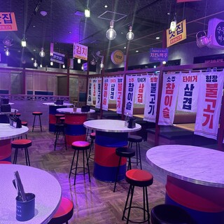 韓國旅行氛圍的店內◎設有半個室！非常適合聚會或約會◎