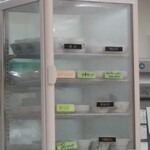 四日市ヒモノ食堂 - 小鉢ショーケース