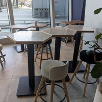 RITUEL Brasserie & Cafe 虎ノ門 - 出入口近くの店内♪