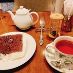 カフェ 英國屋 - チョコシフォンとブレンドティーセット