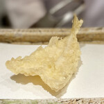 日本橋 蕎ノ字 - キス　薄衣を纏い、上品なお味のキス。ふっくらとした身の食感が素晴らしい✨