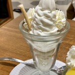 ミルク&パフェ よつ葉ホワイトコージ 札幌ステラプレイス店 - 