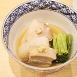 割烹 はらだ - 淀大根とほうれん草と豚角煮