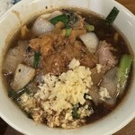 いかれたヌードル フィッシュトンズ - 九条ネギと岩中豚のニンニクスタミナラーメン