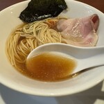 酒肴場 屯 - しっかり煮干しの旨みに津軽富士醤油のコク