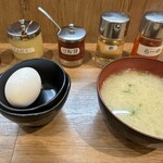 Densetsu No Sutadonya - 調味料がラーメン屋のようw