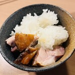 Shinasobaya Touka - ミニコロチャーシュー丼。200円。現金支払いです。