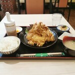Oshokujito Saketokoro Torimu - 大きな唐揚げ定食