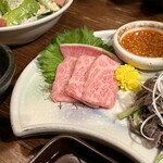 Shichirin Yakiniku Tanoshiira - 和牛炙りユッケ