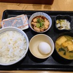 なか卯 - 令和6年3月 モーニング(5:00〜11:00)
            こだわり卵の鶏小鉢朝食並盛 税込390円