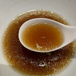 食煅 もみじ - 濃厚ながら後味スッキリな、鶏メインの醤油スープ。