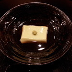 懐石料理 はし本 - ②【前菜】うすい豆腐（グリーンピースのお豆腐です）
