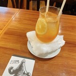 怪獣酒場 - カネゴンの繭。レモンティー×わたあめなカクテル