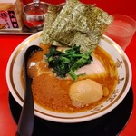 横浜家系ラーメン 大輝家 - デフォルトラーメン身バレサービス味玉付き！