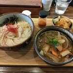 東奔西走 - 東奔西走うどん（大）とかしわ天 1000円と250円