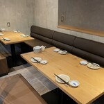 Izakaya Hanabi - 1階テーブル席