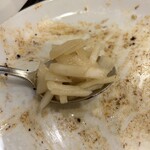 カレーの店ボンベイ - 最後の玉ねぎピクルスを贅沢にいただく