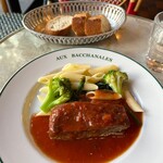 AUX BACCHANALES - 牛肉のトマト煮