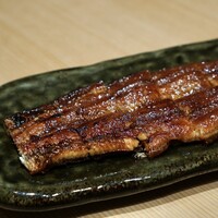 うなぎの中庄 虎ノ門ヒルズ店 - ひと口食べたあとの写真